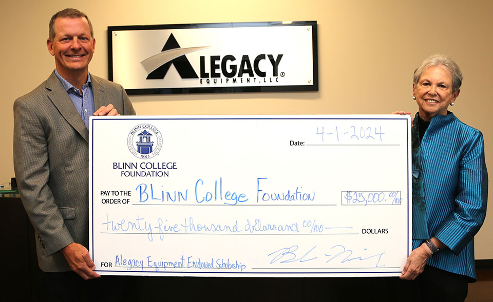 Alegacy gifts first scholarship earmarked for students at new Waller Campus